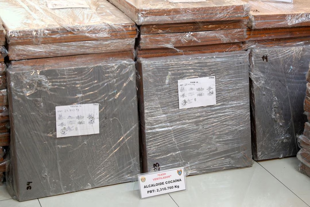 Peru thu giữ 2,3 tấn cocaine được ngụy trang thành gạch men